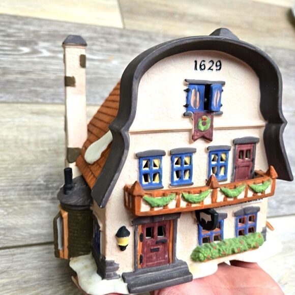 Department 56 Alpine Village Series 56189 Metterniche 1992 - Picture 1 of 9